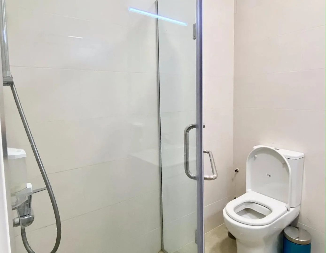 Seafront White Apartment Batumi